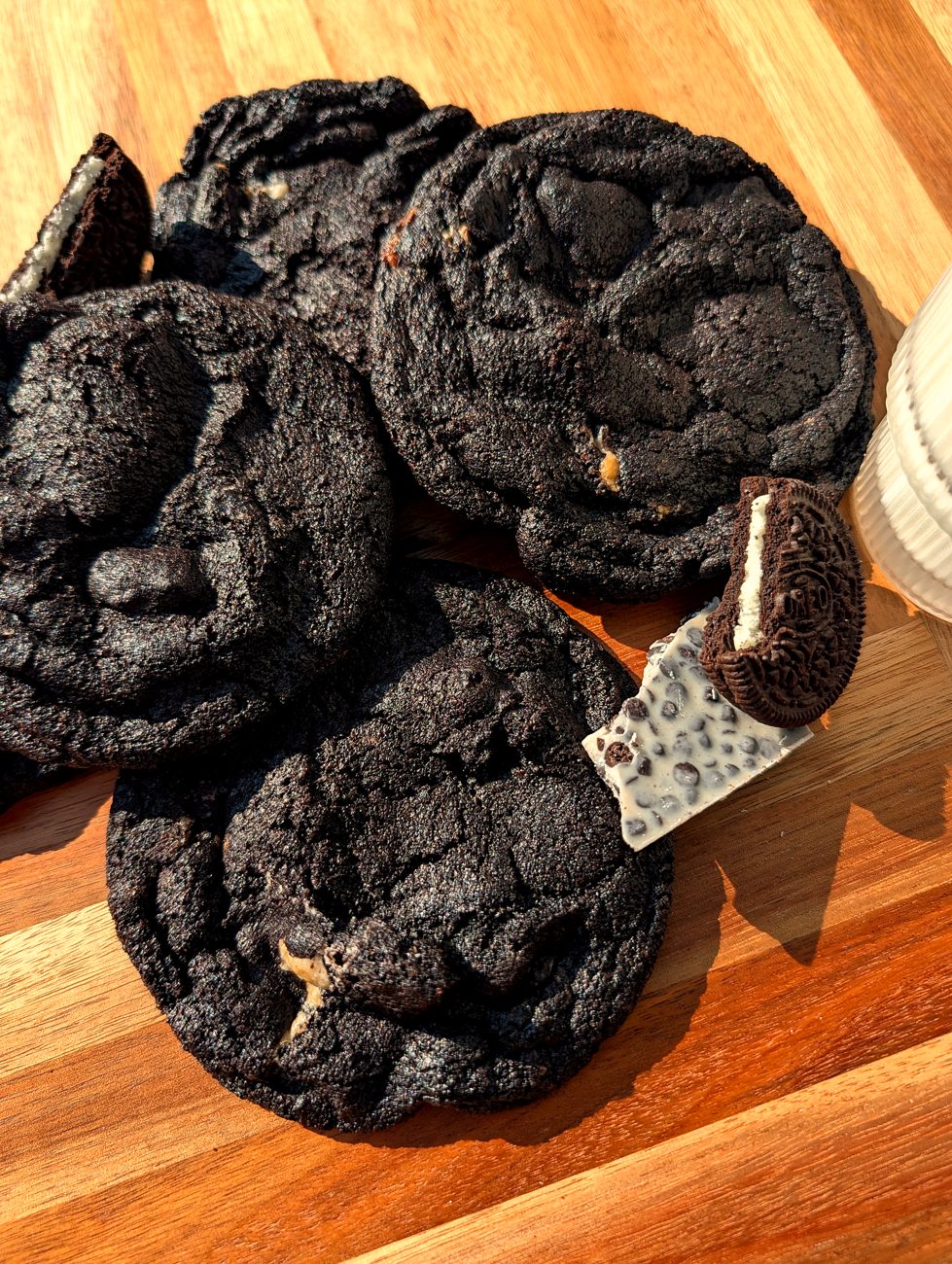 Cookies and cream cookies